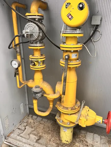 Instalacja gazowa zewnętrzna — zawory i manometry