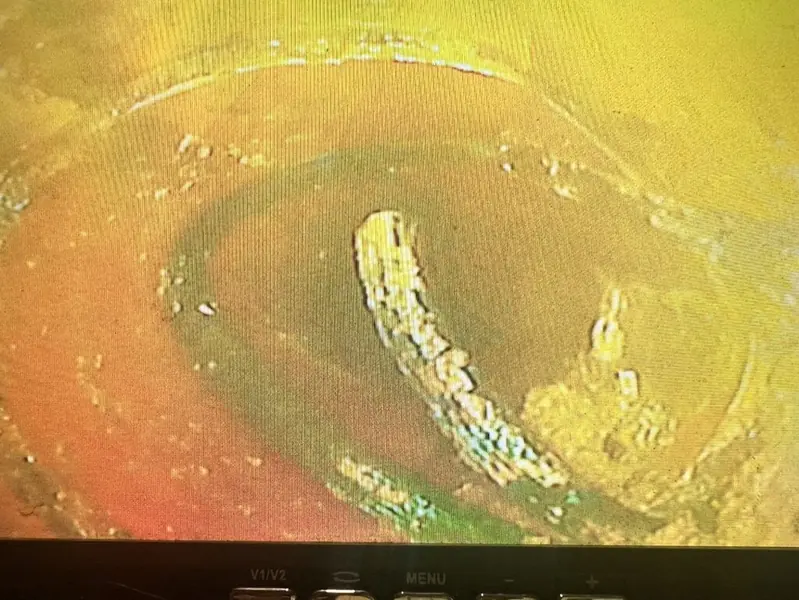 Kontrola kamerą po udrożnieniu kanalizacji w Łodzi