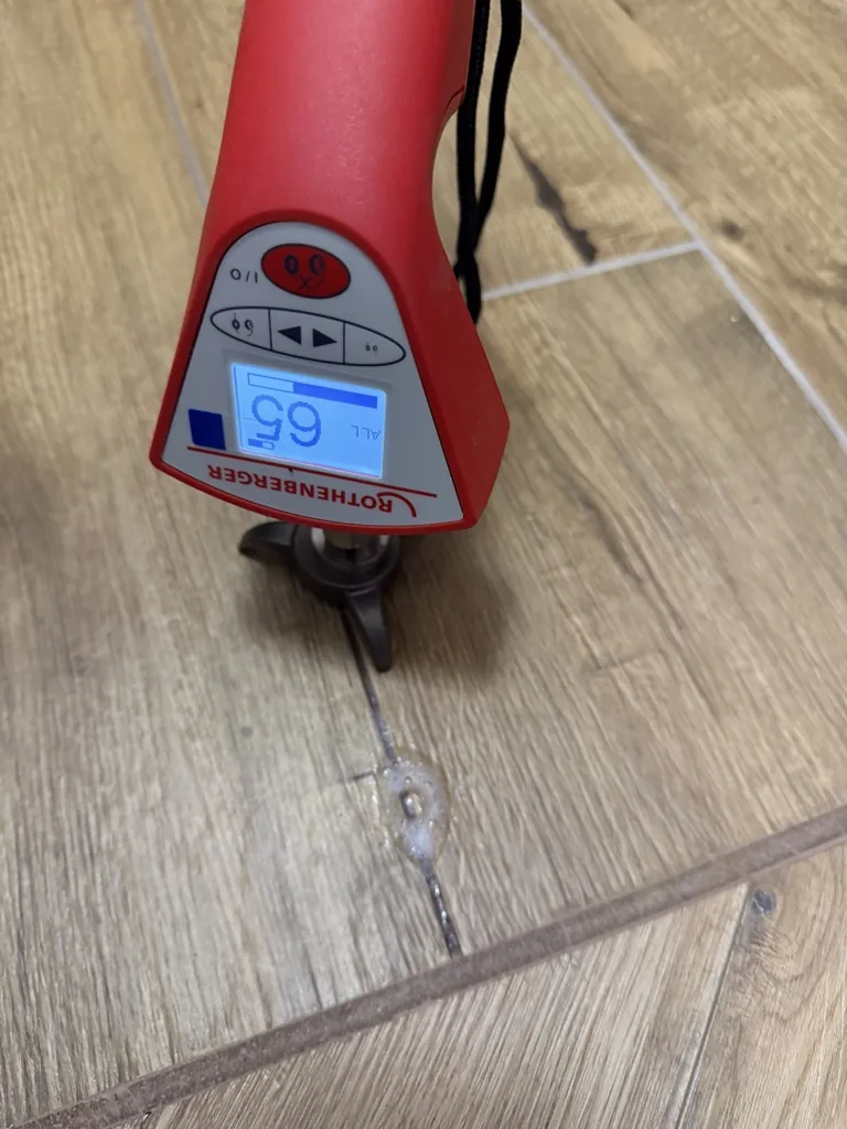 Diagnostyka przecieku detektorem w łazience w Zgierzu